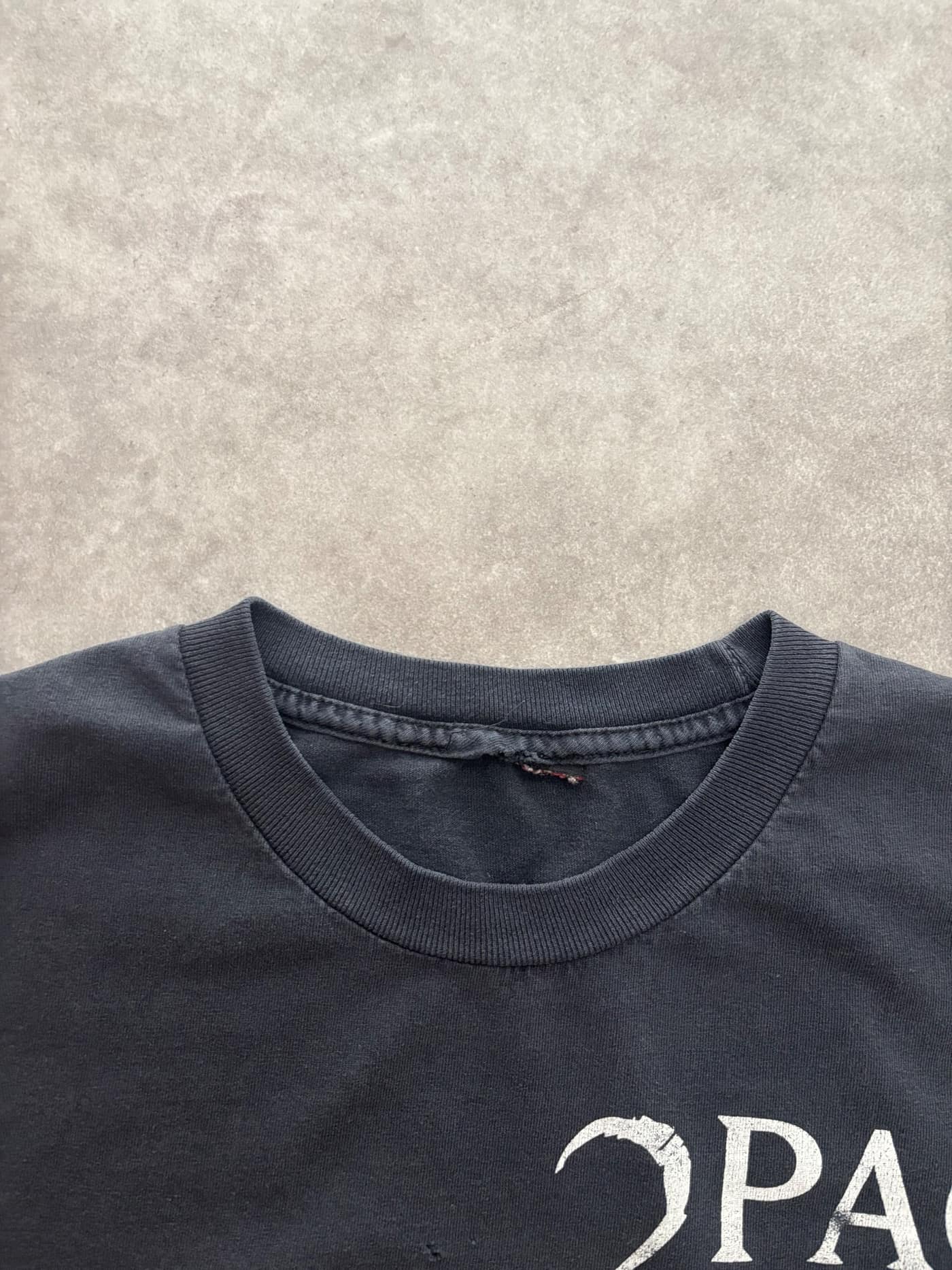 Tupac Vintage Original Tupac Sunfaded And Distressed T Shirt - view 2 - Fabricsonder