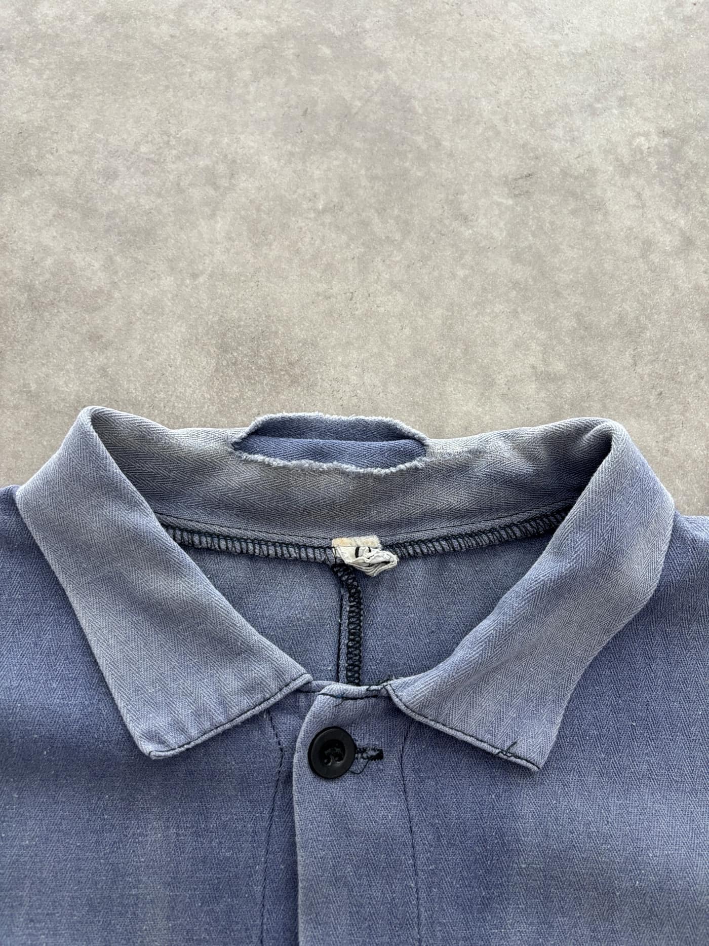 French Workwear Vintage Workwear Shirt Sunfaded And Distressed - view 3 - Fabricsonder